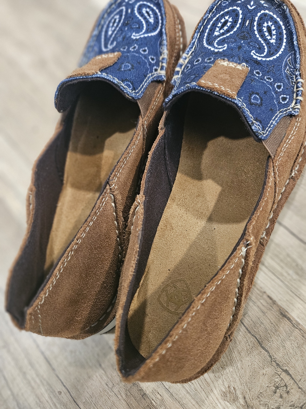 Ariat Brown And Blue Paisley Cruisers - Picture 4 of 4